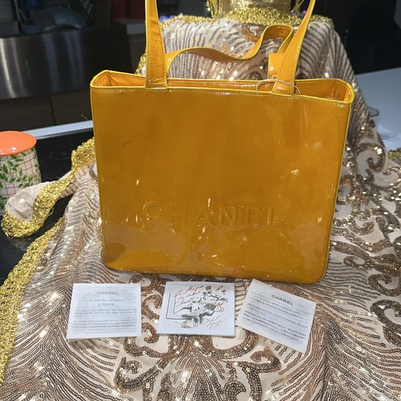 AUTHENTIC CHANEL PATENT LEATHER TOTE HANDLE BAG MADE IN FRANCE  6251903 - Picture 2 of 15